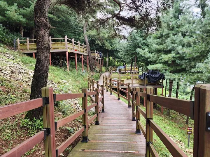 신암저수지 숲속야영장